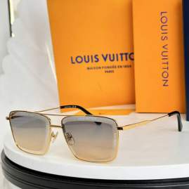 Picture of Louis Vuitton Sunglasses _SKUfw77710119fw